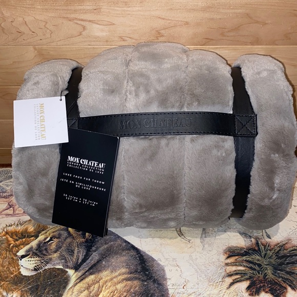 mon chateau Other - NWT Luxury faux fur throw 100% polyester